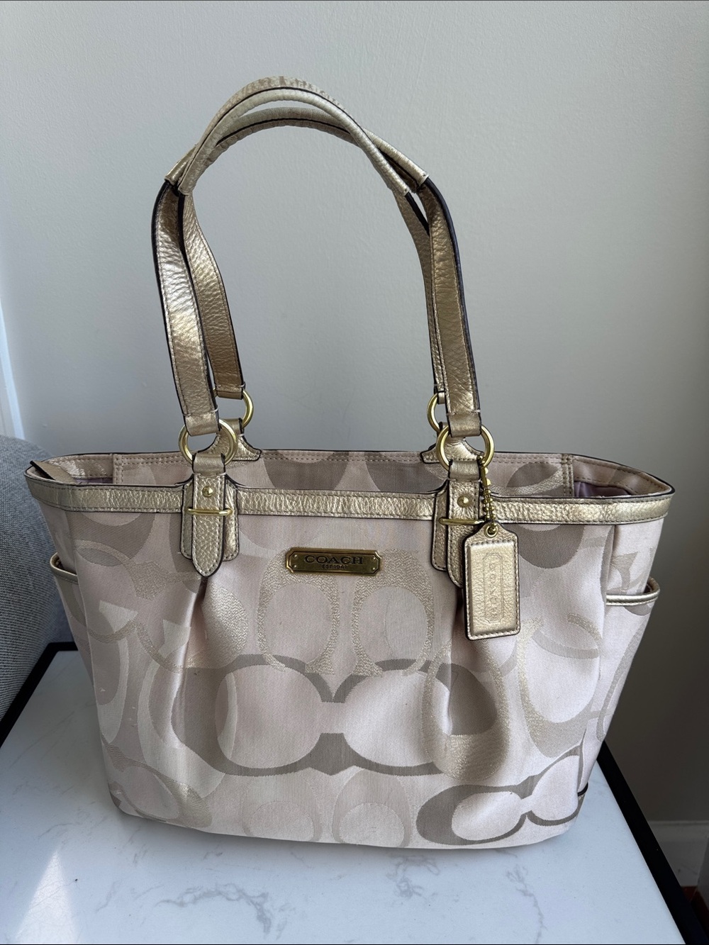 COACH Optic Signature Gallery Tote Bag Monogram Gold Metallic Y2K BARGAIN! F1935